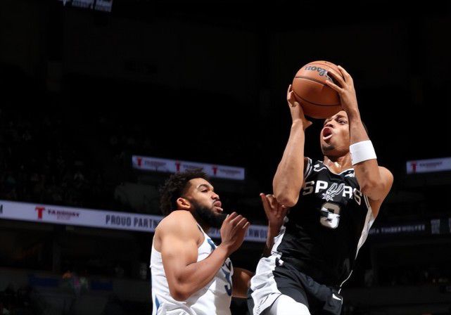 篮球方面NBA今日有多场好戏上演，由于CBA暂停，晚间韩篮甲将成为主流赛事。